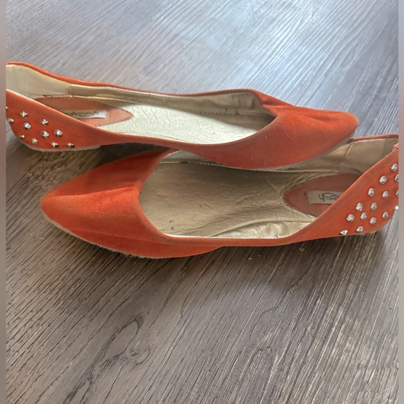 Orange Pointed-toe Flats with Stud Accent on Ankle/back size 7 EUC - Picture 3 of 3